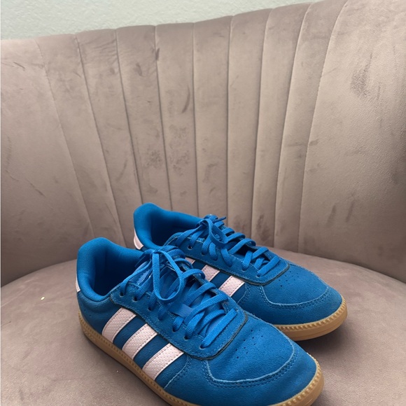 Adidas Women's Blue and Pink Sambas - Picture 3 of 5